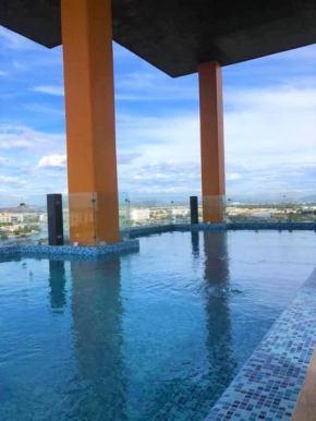 Departamento con vistas panorámicas y piscinas preciosas